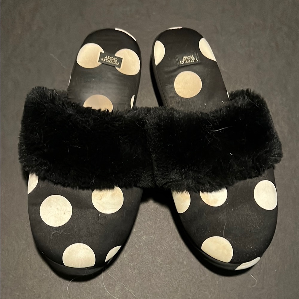 Black and White Polka Dot Fur Slides